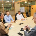 Compañía automotriz interesada en aportar al proceso de ensamblaje de buses eléctricos en Paraguay